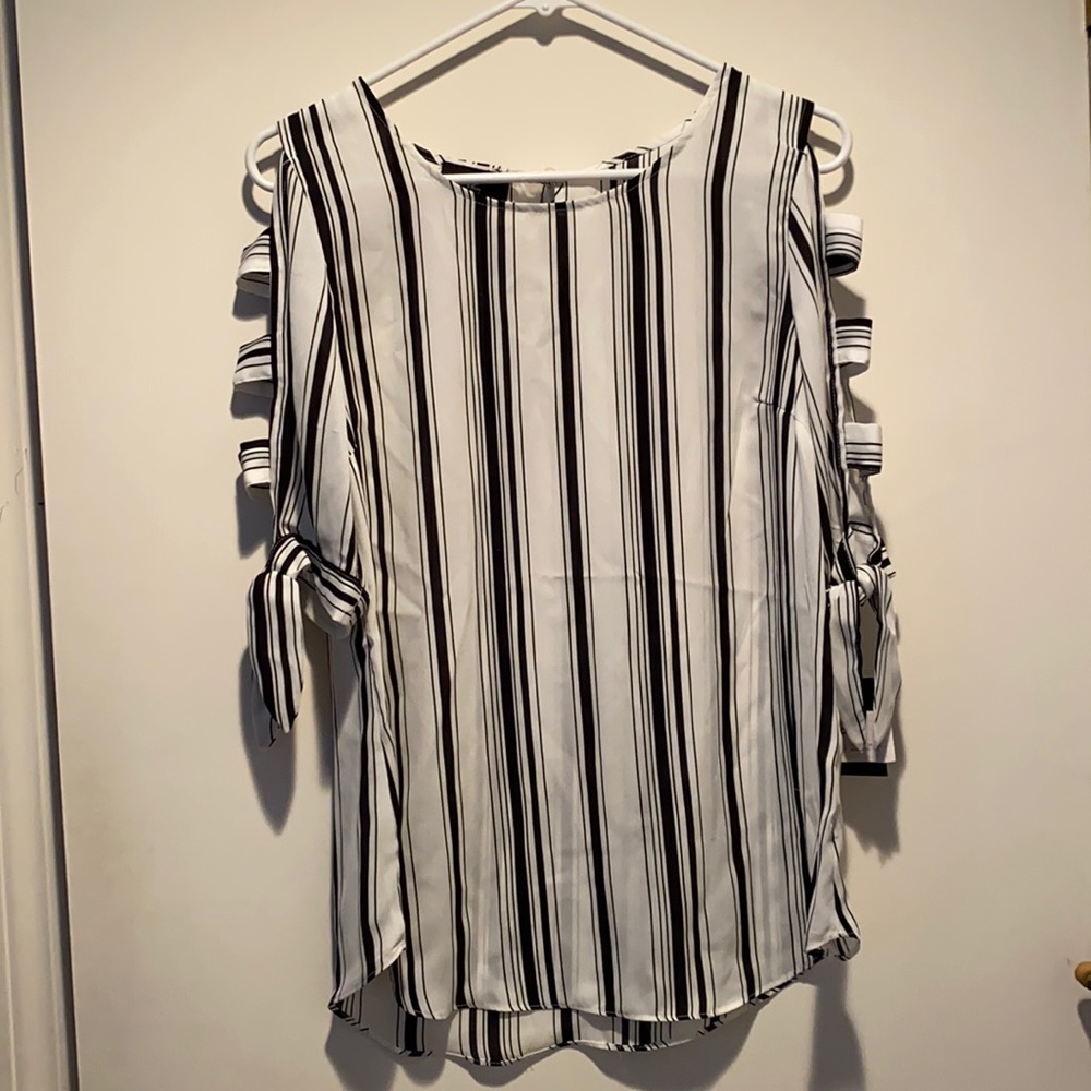 Striped blouse with cut-out sleeves